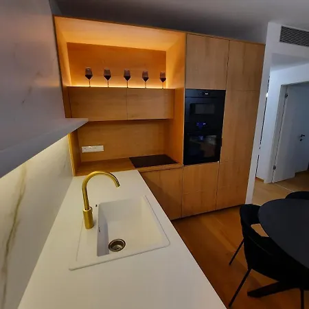 Apartmán 18th Floor Skyline View With Fireplace And Free Parking *
