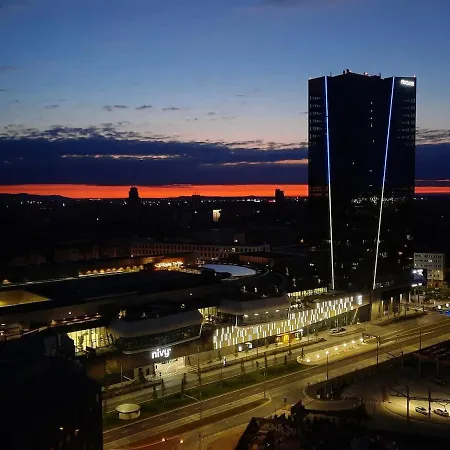 18th Floor Skyline View With Fireplace And Free Parking Appartamento