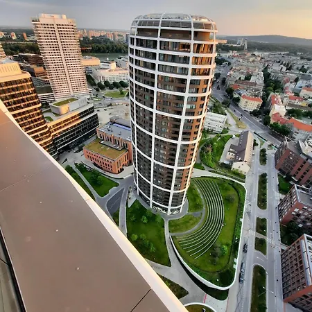 18th Floor Skyline View With Fireplace And Free Parking Bratislava