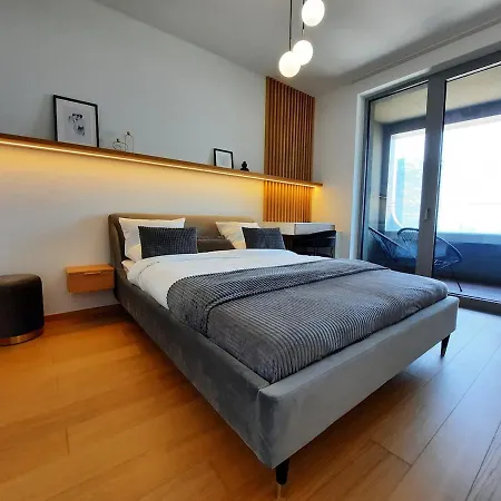 18th Floor Skyline View With Fireplace And Free Parking *