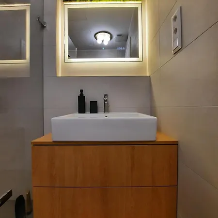 18th Floor Skyline View With Fireplace And Free Parking Apartmán